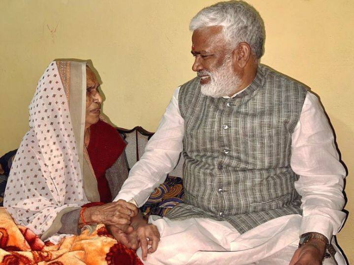 up cabinet minister swatantra dev singh mother passes away cm yogi adityanath saddened by death Swatantra Dev Mother Passes Away: कैबिनेट मंत्री स्वतंत्र देव सिंह की मां का निधन, CM योगी समेत तमाम नेताओं ने जताया शोक