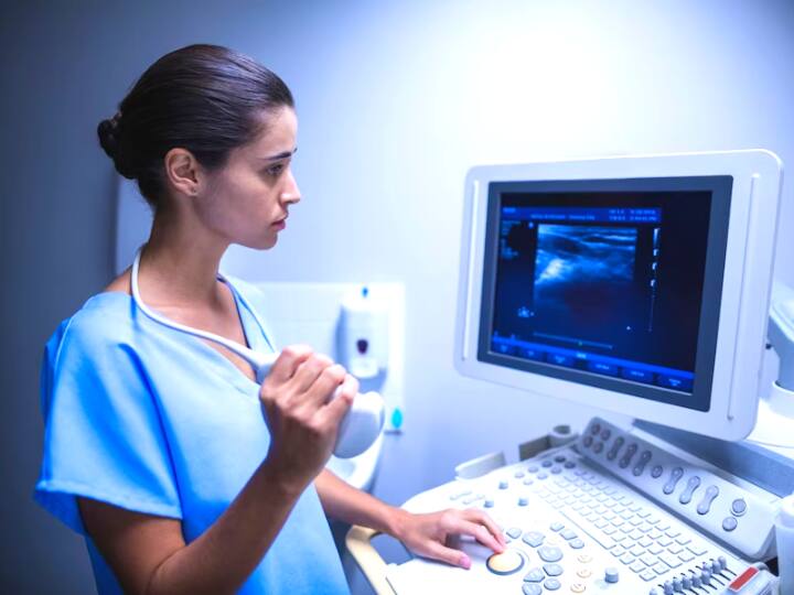 Ultrasound करते वक्त डॉक्टर स्किन पर एक जेल क्यों लगाते है? क्या यह स्किन के लिए सुरक्षित है?