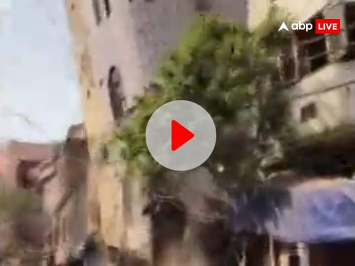 Watch: दिल्ली के विजय पार्क में देखते ही देखते भरभरा कर गिरी 4 मंजिला इमारत, मौके पर दमकल विभाग मौजूद Watch Video 4 storey building collapses in Delhi Vijay Park fire department on spot know detail Watch: दिल्ली के विजय पार्क में देखते ही देखते भरभरा कर गिरी 4 मंजिला इमारत, मौके पर दमकल विभाग मौजूद