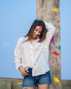 Bhanu Shree: హోలీ రంగుల్లో మెరిసిపోతున్న బిగ్ బాస్ బ్యూటీ భాను