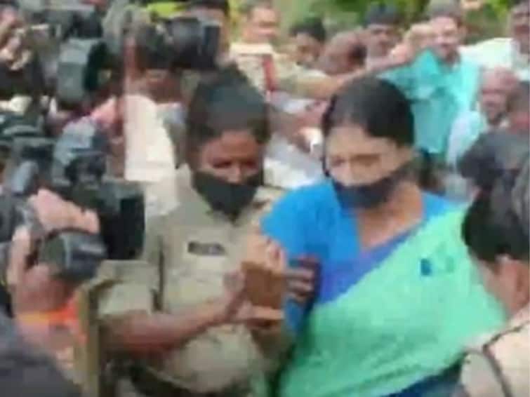WATCH: Hyderabad Police Detain YS Sharmila For Protesting Against Atrocities On Women By Ruling BRS WATCH: Hyderabad Police Detain YS Sharmila For Protesting Against Atrocities On Women By Ruling BRS