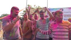 Holi 2023: भरतपुर में आईजी-एसपी ने जवानों के साथ लगाए ठुमके, तस्वीरों में देखिए पुलिस की होली के नजारे