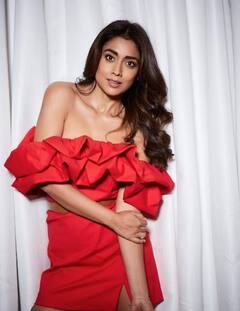 Shriya Saran: ਲਾਲ ਡਰੈੱਸ 'ਚ ਅਭਿਨੇਤਰੀ ਸ਼੍ਰੀਆ ਸਰਨ ਦਾ ਬੋਲਡ ਲੁੱਕ, ਤੁਸੀਂ ਵੀ ਪਾਰਟੀ 'ਚ ਕੈਰੀ ਕਰਨ ਦੀ ਕੋਸ਼ਿਸ਼ ਕਰ ਸਕਦੇ ਹੋ