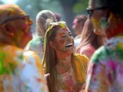 Holi 2023: Foreigners Along With Locals Celebrate Festival Of Colours In Delhi. SEE PICS