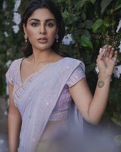 Samyuktha: వైలెట్ శారీలో సంయుక్త కవ్వింత