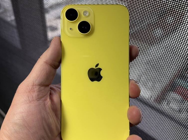 Yellow iPhone: উজ্জ্বল হলুদ রঙে লঞ্চ হল আইফোন, কোন কোন মডেলে হাজির নতুন রঙের ভ্যারিয়েন্ট? iPhone 14 and iPhone 14 Plus in New Yellow Colour Variant Launched Yellow iPhone: উজ্জ্বল হলুদ রঙে লঞ্চ হল আইফোন, কোন কোন মডেলে হাজির নতুন রঙের ভ্যারিয়েন্ট?