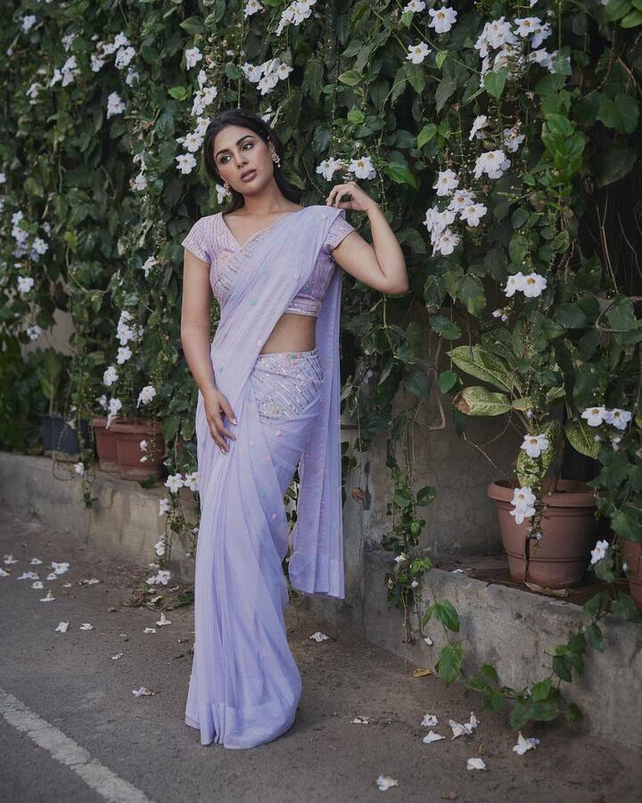 అమ్మడు అందానికి కుర్రకారు ఫిదా అవుతున్నారు. Photo Credit: Samyuktha/Instagram