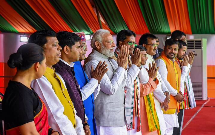 এদিন অনুষ্ঠানে উপস্থিত ছিলেন অসমের মুখ্যমন্ত্রী হিমন্তবিশ্ব শর্মা। হাজির ছিলেন সিকিমের মুখ্যমন্ত্রী পিএস তামাং। শপথগ্রহণ অনুষ্ঠানে উপস্থিত ছিলেন মণিপুরের মুখ্মন্ত্রী এন বীরেন সিং এবং অরুণাচলের মুখ্যমন্ত্রী পেমা খাণ্ডু।