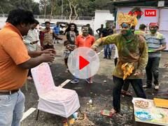 'लठमार होली' में कृष्ण के रूप में दिखे तेज प्रताप यादव, लालू यादव ने दिल्ली से दिया खास संदेश