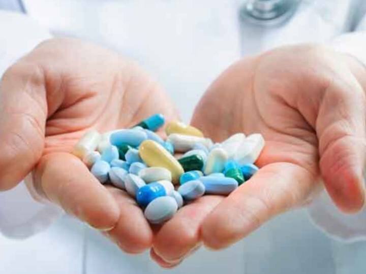 cough  cold  influenza infections led to the sale of medicines going up by 25 percent  in February Medicine Sales: மின்னல் வேகத்தில் எகிறும் விற்பனை.. இவ்வளவு மருந்துகள் விற்பனையாகிடுச்சா? ஏன்?