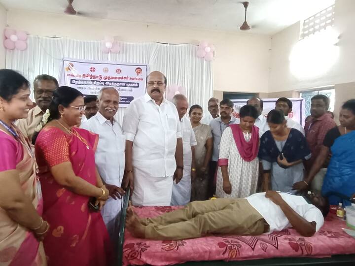 blood donation camp on the occasion of Chief Minister's birthday at Vallam near Thanjavur TNN தஞ்சை அருகே வல்லத்தில் முதல்வர் பிறந்தநாளை ஒட்டி  ரத்ததான முகாம்