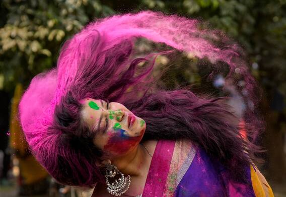 Holi Celebrations 2023: దేశమంతా రంగులమయం - హోలీ సంబురాల్లో మునిగితేలిన ప్రజలు