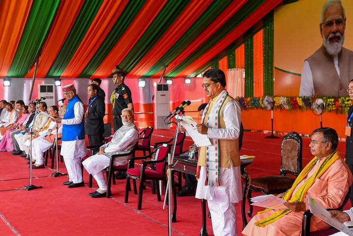 বিজেপি সূত্রে জানা গিয়েছে, কেন্দ্রীয় মন্ত্রী প্রতিমা ভৌমিক এ বারের নির্বাচনে ধানপুর বিধানসভা কেন্দ্র থেকে জয়ী হয়েছেন। তবে আসনটি ছেড়ে দেবেন তিনি। আপাতত সাংসদ পদেই থাকবেন তিনি। সব ছবি: PTI