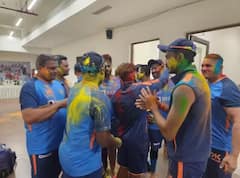 Holi 2023: ਰੋਹਿਤ ਤੋਂ ਲੈ ਕੇ ਸੂਰਿਆ ਤੱਕ, ਟੀਮ ਇੰਡੀਆ ਦੇ ਖਿਡਾਰੀ ਰੰਗੇ ਹੋਲੀ ਰੰਗਾਂ 'ਚ, ਵੇਖੋ ਵਾਇਰਲ ਹੋਈਆਂ ਤਸਵੀਰਾਂ