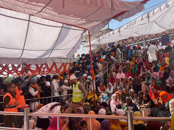 ਦੱਸਣਯੋਗ ਹੈ ਕਿ ਹੋਲੇ-ਮਹੱਲੇ ਦੇ ਪਹਿਲੇ ਦਿਨ ਮੁੱਖ ਮੰਤਰੀ ਭਗਵੰਤ ਮਾਨ ਨੇ ਤਖ਼ਤ ਸ੍ਰੀ ਕੇਸਗੜ੍ਹ ਸਾਹਿਬ ਵਿਖੇ ਮੱਥਾ ਟੇਕਿਆ ਤੇ ਹੋਲੇ-ਮਹੱਲੇ ਦੇ ਰਵਾਇਤੀ ਤਿਉਹਾਰ ਦੀ ਸ਼ੁਰੂਆਤ ਮੌਕੇ ਕਰਵਾਏ ਸਮਾਗਮਾਂ ਵਿੱਚ ਸ਼ਮੂਲੀਅਤ ਕੀਤੀ। ਮੁੱਖ ਮੰਤਰੀ ਨੇ ਸੂਬੇ ਵਿੱਚ ਅਮਨ-ਸ਼ਾਂਤੀ, ਤਰੱਕੀ ਤੇ ਖੁਸ਼ਹਾਲੀ ਲਈ ਅਰਦਾਸ ਕੀਤੀ। ਉਨ੍ਹਾਂ ਨੇ ਇਹ ਕਾਮਨਾ ਕੀਤੀ ਕਿ ਸੂਬੇ ਵਿੱਚ ਭਾਈਚਾਰਕ ਸਾਂਝ ਬਰਕਰਾਰ ਰਹੇ ਤੇ ਪੰਜਾਬ ਹਰ ਖੇਤਰ ਵਿੱਚ ਦੇਸ਼ ਦੀ ਅਗਵਾਈ ਕਰੇ। ਭਗਵੰਤ ਮਾਨ ਨੇ ਕਿਹਾ ਕਿ ਇਹ ਤਿਉਹਾਰ ਜੋ ਆਮ ਤੌਰ ’ਤੇ ਪੰਜਾਬੀਆਂ ਤੇ ਖਾਸ ਤੌਰ ’ਤੇ ਸਿੱਖ ਕੌਮ ਦੀ ਜੁਝਾਰੂ ਭਾਵਨਾ ਦਾ ਪ੍ਰਤੀਕ ਹੈ, ਦੇ ਸ਼ੁਰੂਆਤੀ ਸਮਾਗਮ ਵਿੱਚ ਸ਼ਾਮਲ ਹੋਣ ਉੱਤੇ ਉਹ ਆਪਣੇ-ਆਪ ਨੂੰ ਭਾਗਾਂ ਵਾਲਾ ਸਮਝਦੇ ਹਨ।