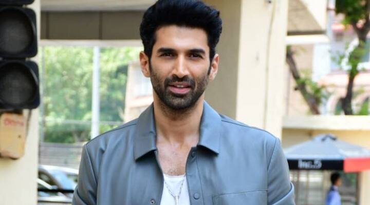 Aditya Roy Kapur : 'गुमराह' सिनेमातील आदित्य रॉय कपूरची भूमिका प्रेक्षकांना आश्चर्यचकित करणारी आहे.