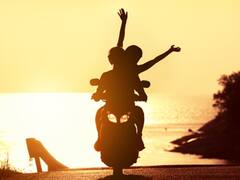 হোলি আবহে চলন্ত বাইকে রোমান্স ! যুগলকে খুঁজছে পুলিশ