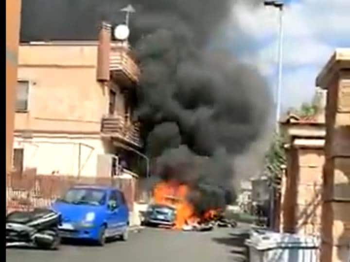 Italian military Air Force planes crash two pilot dead said pm Giorgia Meloni see Video Italian Plane Crash: इटली में एयरफोर्स के दो प्लेन क्रैश, पायलट की हुई मौत, देखें वीडियो