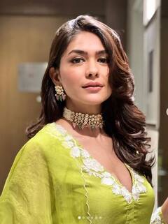 Mrunal Thakur: ਬੇਹੱਦ ਖੂਬਸੂਰਤ ਹੈ ਮ੍ਰਿਣਾਲ ਠਾਕੁਰ ਦਾ ਦੇਸੀ ਅਵਤਾਰ ਹੈ, ਕਿਲਰ ਅੰਦਾਜ਼ ਨੂੰ ਦੇਖ ਕੇ ਫੈਨਜ਼ ਹੋਏ ਬੇਕਾਬੂ