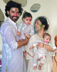 Holi 2023: टीवी के राम और सीता ने बेटियों की पहली होली पर रखी खास पूजा, हवन के साथ शुरू किया सेलिब्रेशन