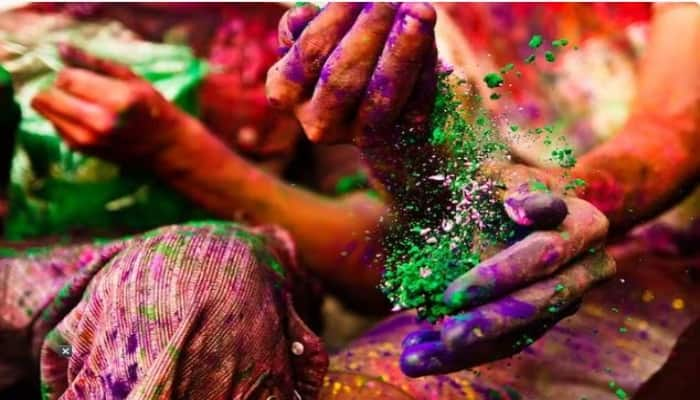 Holi 2023 : ਹੋਲੀ ਇੱਕ ਰੰਗਦਾਰ ਤਿਉਹਾਰ ਹੈ। ਇਸ ਤਿਉਹਾਰ ਦੇ ਦੌਰਾਨ ਗਲਤੀ ਨਾਲ ਸਮਾਰਟਫੋਨ 'ਤੇ ਰੰਗ ਦਾ ਲੱਗਣਾ ਆਮ ਗੱਲ ਹੈ। ਜੇਕਰ ਤੁਹਾਡੇ ਸਮਾਰਟਫੋਨ 'ਤੇ ਹੋਲੀ ਦਾ ਰੰਗ ਲੱਗਦਾ ਹੈ ਤਾਂ ਤੁਹਾਨੂੰ ਇਨ੍ਹਾਂ ਸਟੈਪਸ ਨੂੰ ਫਾਲੋ ਕਰਨਾ ਹੋਵੇਗਾ।