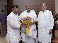 Ravindra Dhangekar : कसब्याचे आमदार रविंद्र धंगेकर यांनी घेतली मल्लिकार्जुन खर्गे यांची भेट