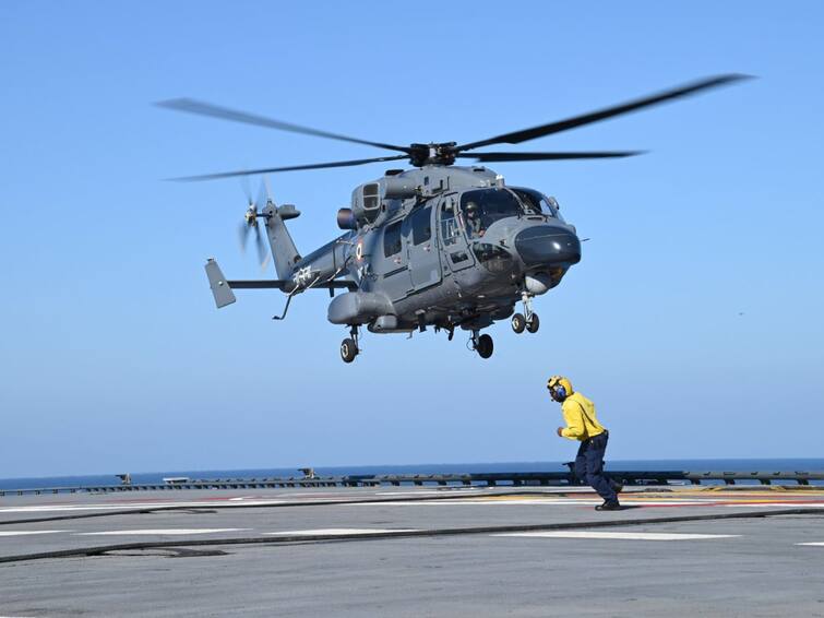 Navy Chopper Meets With Accident Near Mumbai Coast 3 Crew Members Rescued Safely Navy Chopper Meets With Accident Near Mumbai Coast, 3 Crew Members Rescued Safely