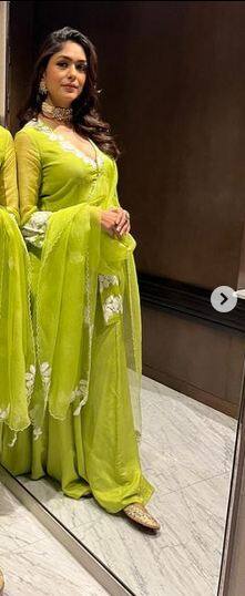 Mrunal Thakur: ਬੇਹੱਦ ਖੂਬਸੂਰਤ ਹੈ ਮ੍ਰਿਣਾਲ ਠਾਕੁਰ ਦਾ ਦੇਸੀ ਅਵਤਾਰ ਹੈ, ਕਿਲਰ ਅੰਦਾਜ਼ ਨੂੰ ਦੇਖ ਕੇ ਫੈਨਜ਼ ਹੋਏ ਬੇਕਾਬੂ