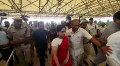 Delihi Liquor Scam | MLC Kavitha | దిల్లీకి బయల్దేరిన కవిత..ఈడీ విచారణకు హాజరవుతారా..? | ABP