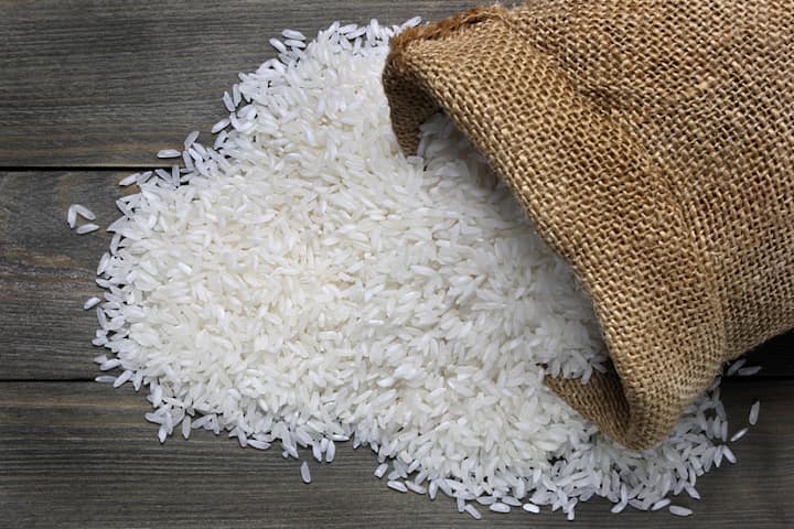 maharashtra news nashik news Cheating of rice trader with lure of profit, complaint in Ghoti police station Nashik News : आफ्रिकेहून पसंती, घोटीच्या तांदूळ व्यापाऱ्याला चंदन, 38 लाखांची फसवणूक