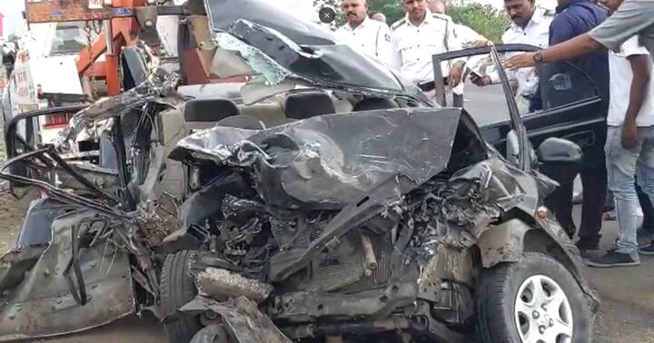 maharashtra news nashik news major accident on Mumbai Agra highway near igatpuri Four deaths Nashik Accident : दुर्दैवी! मुंबई-आग्रा महामार्गावर भीषण अपघात; चिमुकलीसह एकाच कुटुंबातील चौघांचा मृत्यू