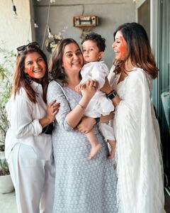Kishwer Merchant Holi Pics: होली पर किश्वर मर्चेंट ने की बेटे के साथ ट्विनिंग, तस्वीरों में दिखीं मां-बेटे की क्यूट बॉन्डिंग