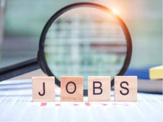 ਯੋਗਤਾ: ਉਮੀਦਵਾਰ ਕੋਲ ਮਾਨਤਾ ਪ੍ਰਾਪਤ ਬੋਰਡ/ਇੰਸਟੀਚਿਊਟ ਤੋਂ 10ਵੀਂ/ਆਈ.ਟੀ.ਆਈ./ਬੀ.ਟੈਕ/ਬੀ.ਈ./ਐਮ.ਟੈਕ/ਪੀਐਚਡੀ ਦੀ ਡਿਗਰੀ ਅਤੇ ਹੋਰ ਨਿਰਧਾਰਤ ਯੋਗਤਾ ਅਤੇ ਸਬੰਧਤ ਖੇਤਰ ਵਿੱਚ ਕੰਮ ਕਰਨ ਦਾ ਤਜਰਬਾ ਹੋਣਾ ਚਾਹੀਦਾ ਹੈ।