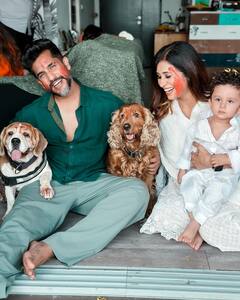 Kishwer Merchant Holi Pics: होली पर किश्वर मर्चेंट ने की बेटे के साथ ट्विनिंग, तस्वीरों में दिखीं मां-बेटे की क्यूट बॉन्डिंग