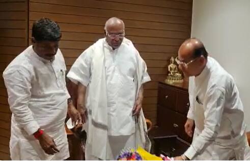 कसब्यात कॉंग्रेसचा ऐतिहासिक विजय आहे, असं सध्या कॉंग्रेसमध्ये बोललं जात आहे.