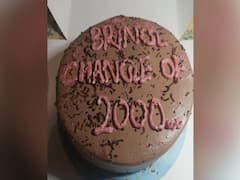 Pakistani Man Asks Bakery To Bring Rs 200 Change, This Is What The Message On The Cake Read