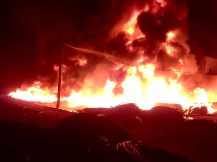 UP Fire: Major accident in UP’s Hallu Sarai, massive fire in pipe godown