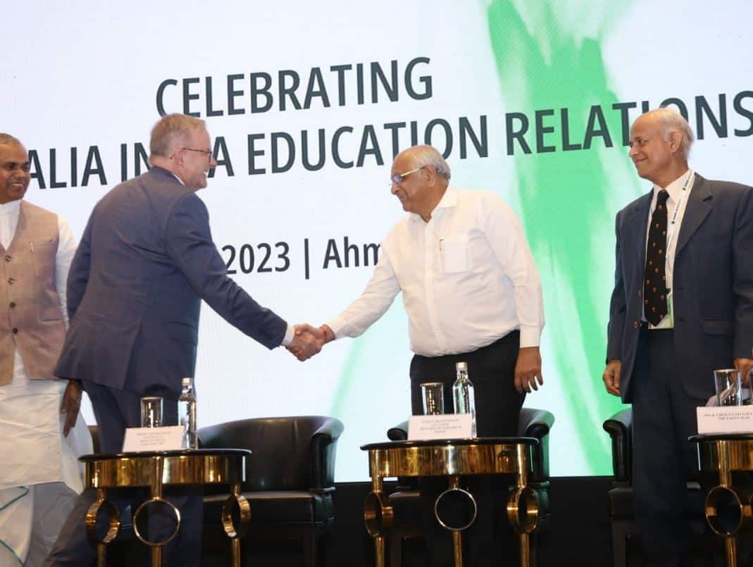 Australia's deakin university to set up campus at GIFT city Gandhinagar Deakin University: ઓસ્ટ્રેલિયાની ડીકન યુનિવર્સિટી ગિફ્ટ સિટીમાં સ્થાપશે કેમ્પસ, બનશે પ્રથમ વિદેશી યુનિવર્સિટી