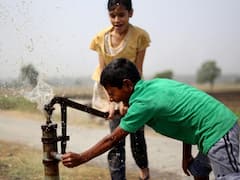 हैंडपंप का पानी सर्दियों में गर्म और गर्मियों में ठंडा क्यों होता है? जानिए इसके पीछे का कारण