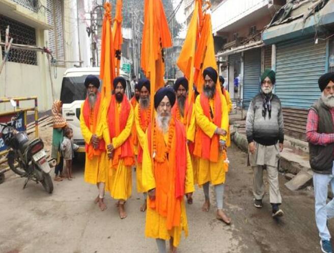 nagar kirtan in sri harmandir sahib on the occasion of hola mohalla Amritsar news: ਹੋਲੇ ਮਹੱਲੇ ਦੀਆਂ ਰੌਣਕਾਂ, ਸ੍ਰੀ ਹਰਮੰਦਿਰ ਸਾਹਿਬ ਤੋਂ ਸਜਾਇਆ ਗਿਆ ਨਗਰ ਕੀਰਤਨ, ਵੱਡੀ ਗਿਣਤੀ 'ਚ ਸੰਗਤ ਹੋਈ ਨਤਮਸਤਕ