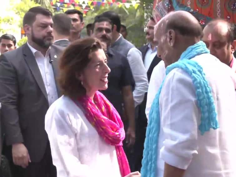 ‘Felt So Welcomed’: US Commerce Secretary Celebrates Holi At Rajnath Singh's Residence — WATCH