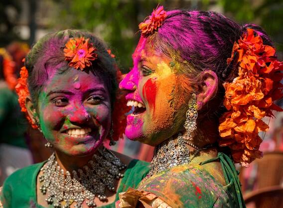 Holi Celebrations 2023: దేశమంతా రంగులమయం - హోలీ సంబురాల్లో మునిగితేలిన ప్రజలు