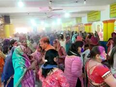 Holi 2023: झांसी के इस कस्बे से हुई थी होलिका दहन की शुरूआत, यहां होली को कहा जाता है फाग