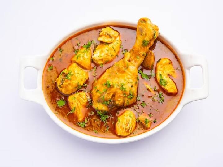 Fond of eating non-veg?  So make spicy chicken curry at home in this way, everyone will become a fan of your cooking