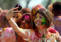 Holi 2023: উত্তর থেকে দক্ষিণ- রঙের উৎসবে মাতোয়ারা গোটা দেশ