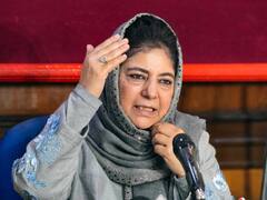 श्रीनगर में पुलिस पर लगा शब-ए-बारात के दिन जामा मस्जिद को बंद करने का आरोप, भड़कीं महबूबा मुफ्ती