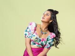 Prajakta Mali Latest Pics : 'मोहे रंग लगा दे रे', प्राजक्ताचा डिपनेक टॉपमध्ये बोल्ड अदांज; पाहा फोटो