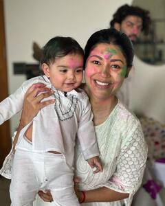 Holi 2023: टीवी के राम और सीता ने बेटियों की पहली होली पर रखी खास पूजा, हवन के साथ शुरू किया सेलिब्रेशन