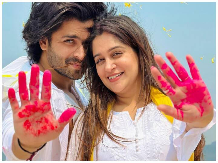 Dipika Kakar Celebrated Holi With Husband Shoaib Ibrahim After That she Trolled पति शोएब इब्राहिम संग होली खेलना दीपिका को पड़ा महंगा, सोशल मीडिया यूजर्स सुना रहे हैं खरी-खोटी