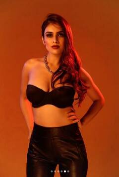 Neha Malik: ਬਲੈਕ ਬ੍ਰਾ 'ਚ ਡੀਪ ਨੇਕ ਕਲੀਵੇਜ ਫਲਾਂਟ ਕਰਦੇ ਹੋਏ ਨੇਹਾ ਮਲਿਕ ਨੇ ਮਚਾਈ ਤਬਾਹੀ, ਦੇਖੋ ਵਾਇਰਲ ਤਸਵੀਰਾਂ